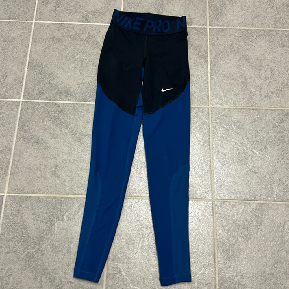 Women’s Nike pro leggings